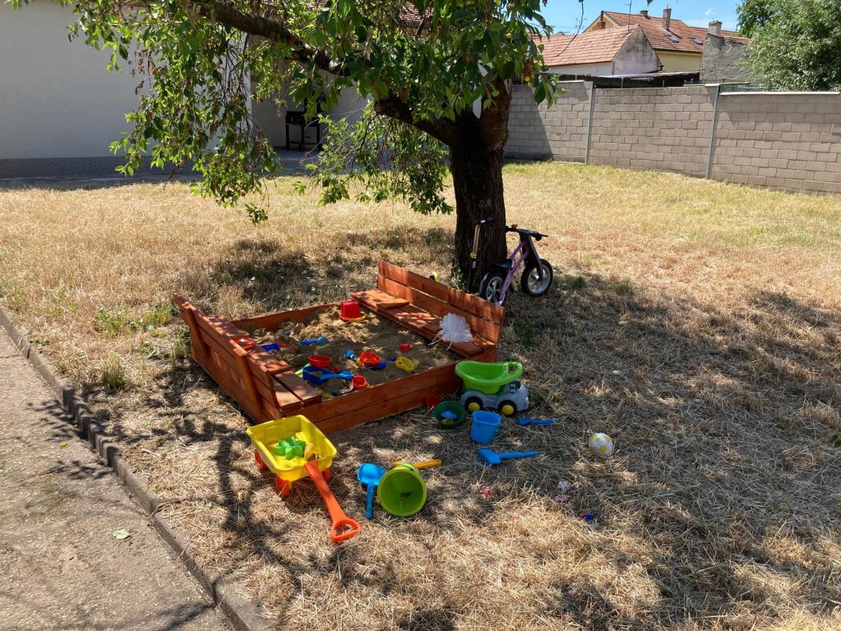 Apartman Maay Hlohovec Buitenkant foto